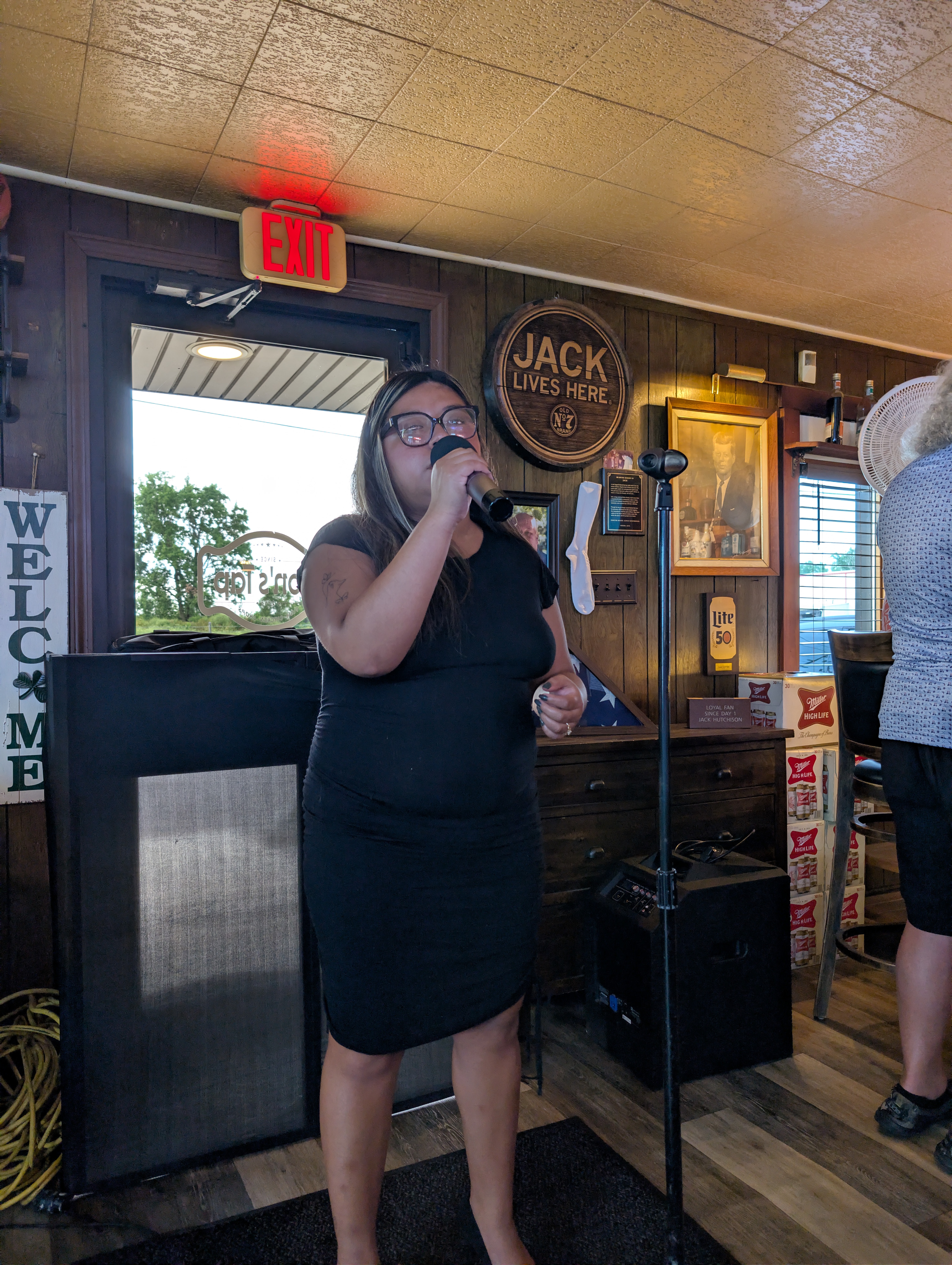 Latishia singing at Don&rsquo;s Tap