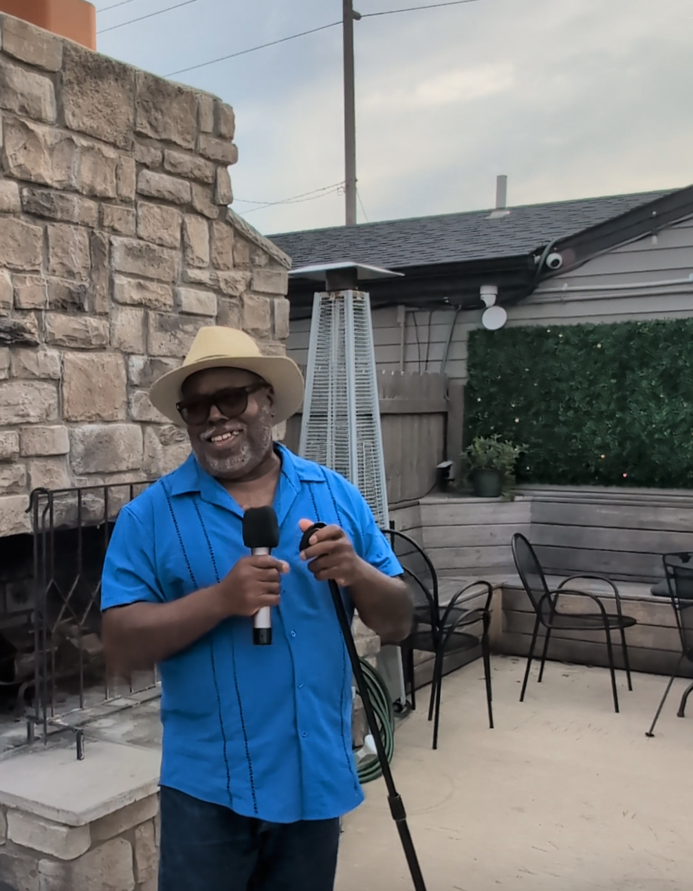 Robert Barnett singing